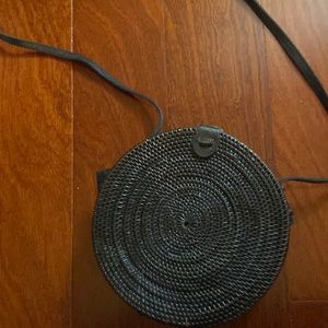 Circle straw crossbody